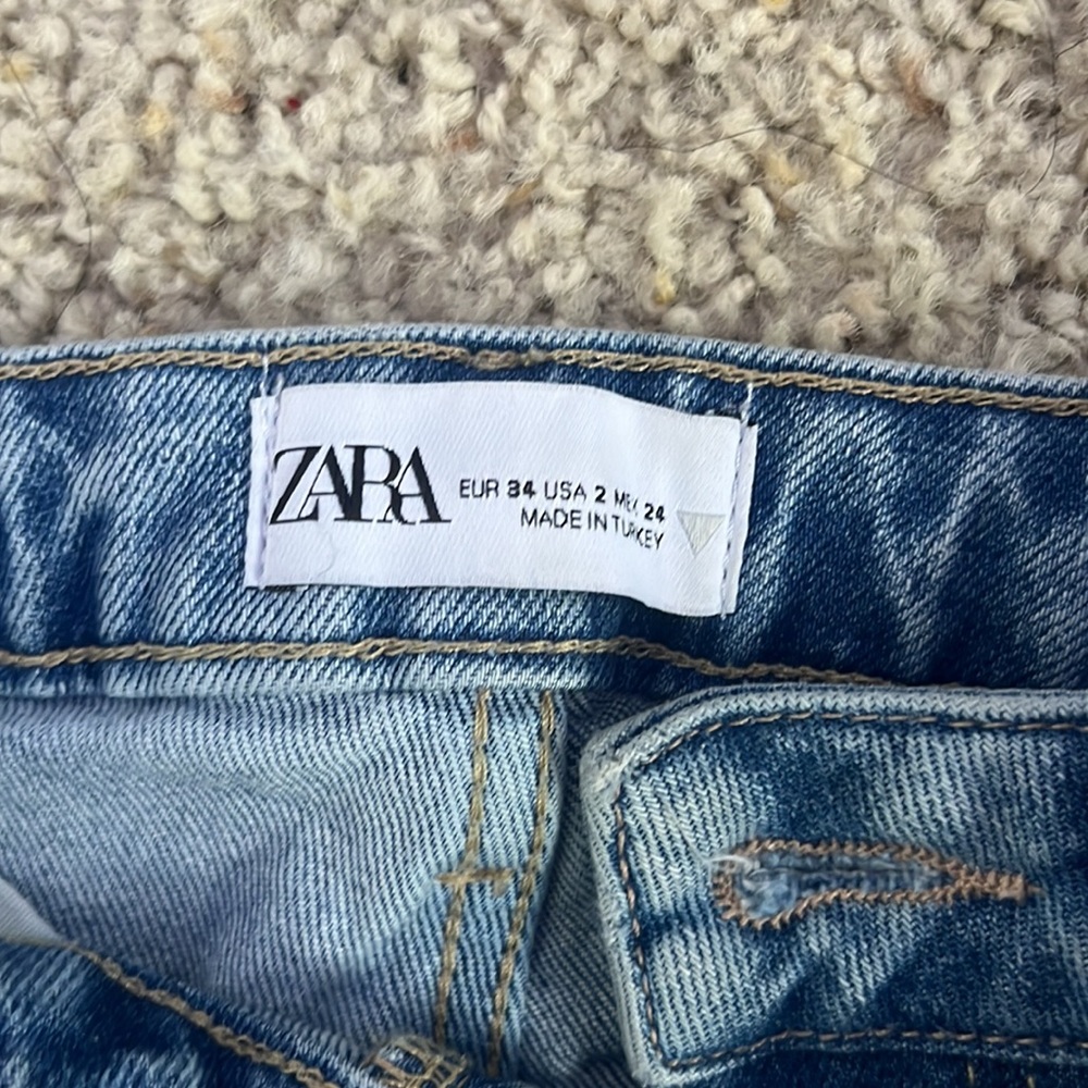 Zara Ripped Jeans - Picture 2 of 3